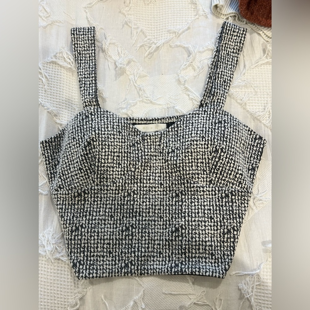 Cute tank top never worn has built in pads